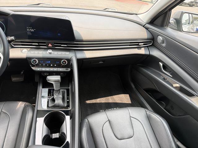 Hyundai Elantra  2023