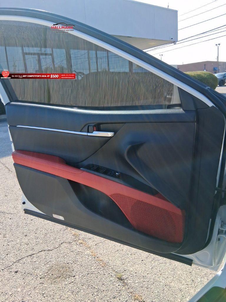 Toyota Camry  2021