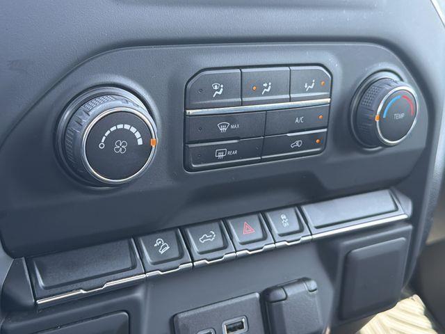 Chevrolet Silverado 1500  2021