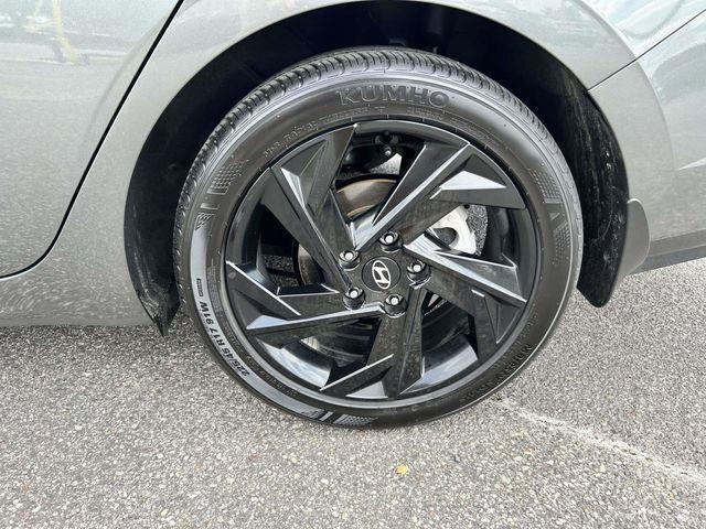 Hyundai Elantra  2026