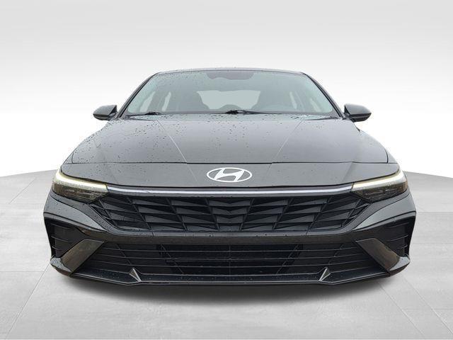 Hyundai Elantra  2024