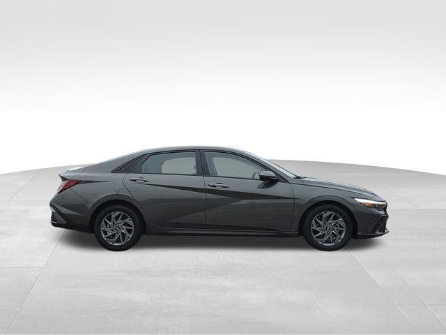 Hyundai Elantra  2024