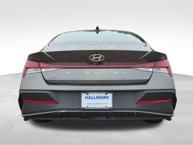 Hyundai Elantra  2024
