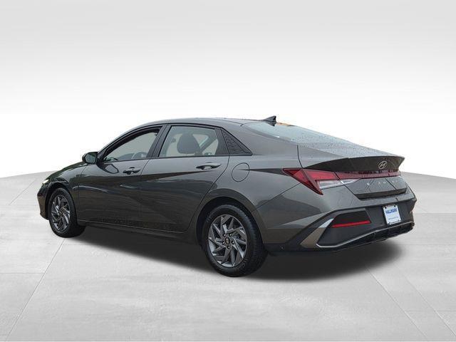Hyundai Elantra  2024