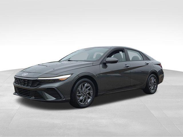Hyundai Elantra  2024