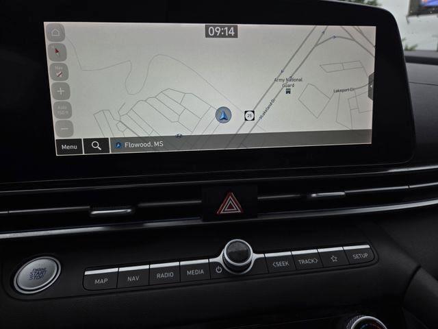 Hyundai Elantra  2024