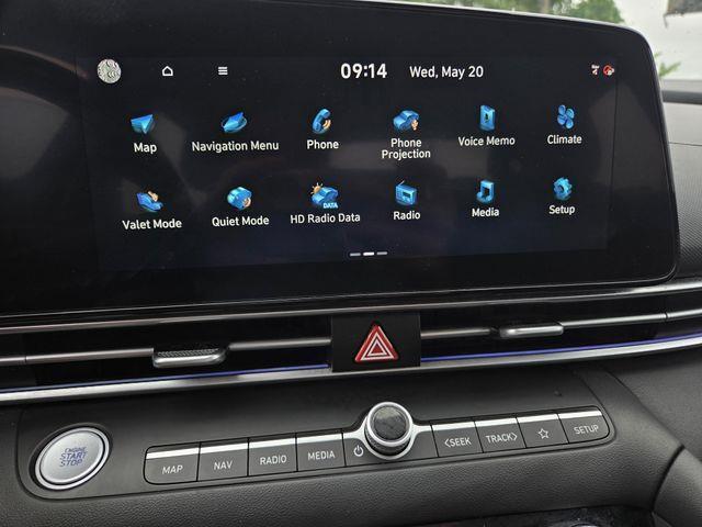 Hyundai Elantra  2024