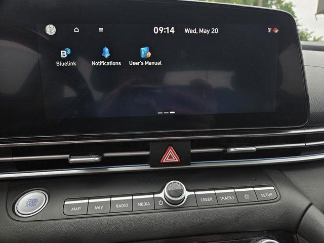 Hyundai Elantra  2024