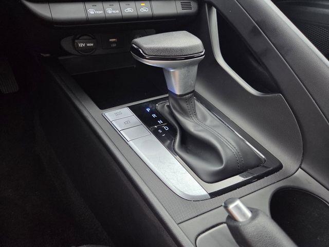Hyundai Elantra  2024