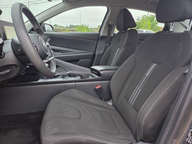 Hyundai Elantra  2024