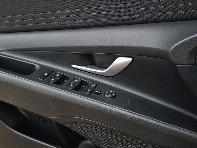 Hyundai Elantra  2024