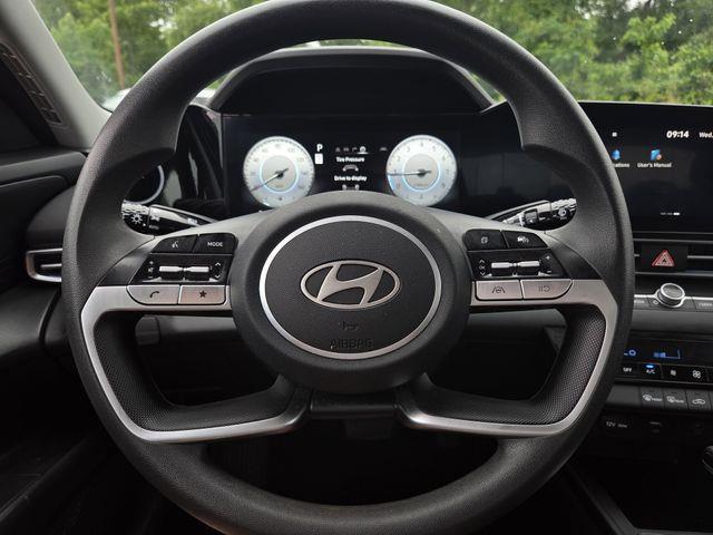 Hyundai Elantra  2024