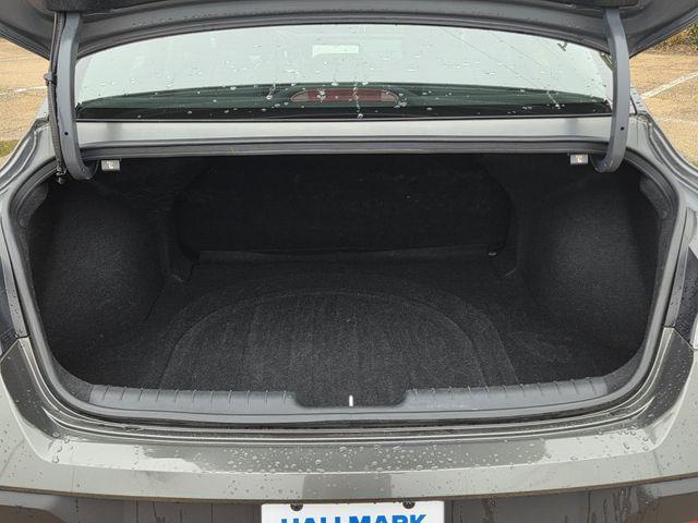 Hyundai Elantra  2024