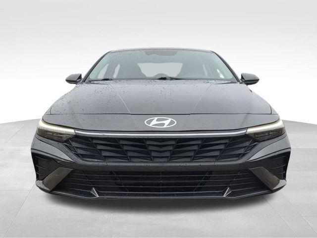 Hyundai Elantra  2024
