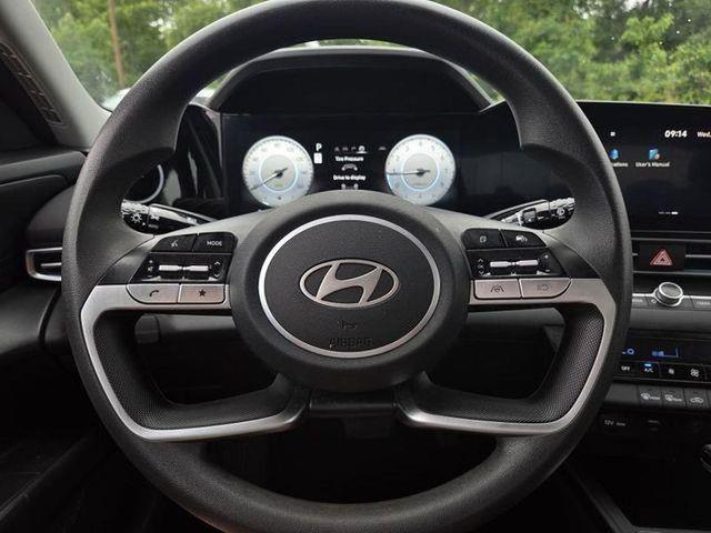 Hyundai Elantra  2024