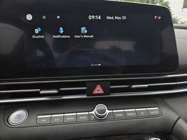 Hyundai Elantra  2024