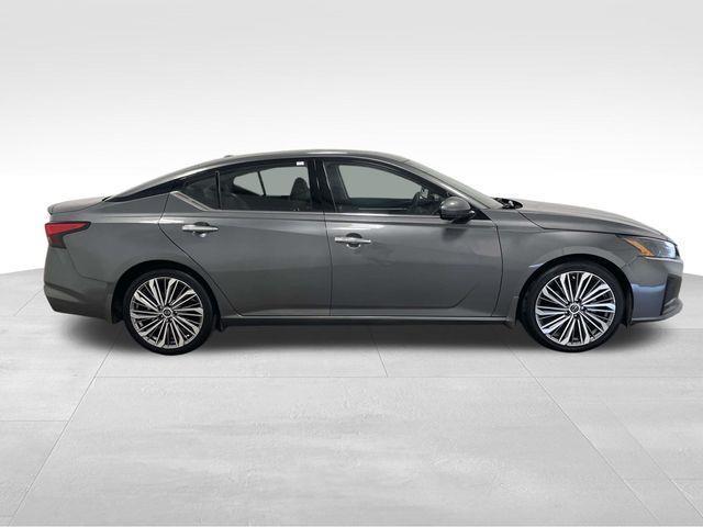 Nissan Altima  2025