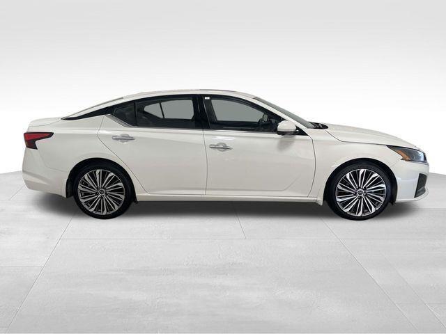 Nissan Altima  2025