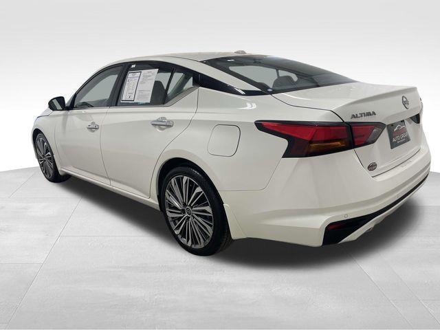 Nissan Altima  2025