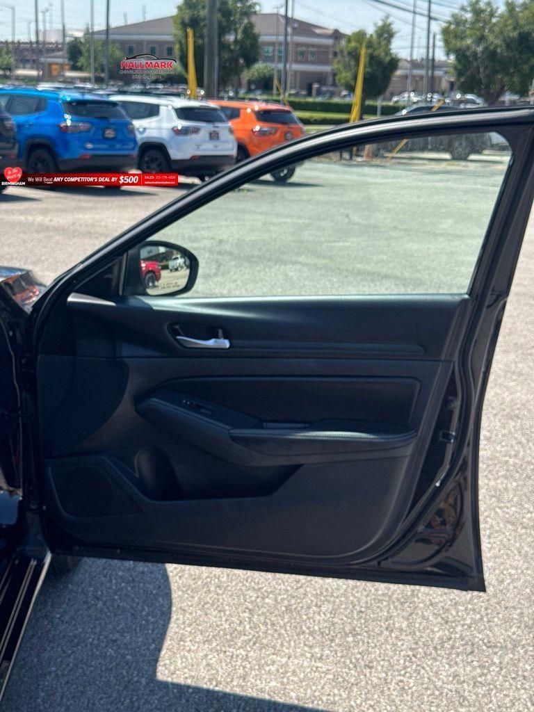 Nissan Altima  2025