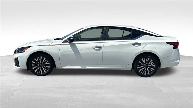 Nissan Altima  2025