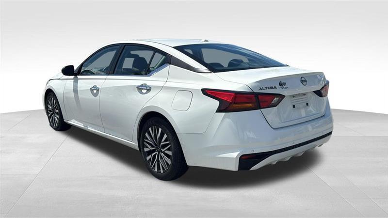 Nissan Altima  2025