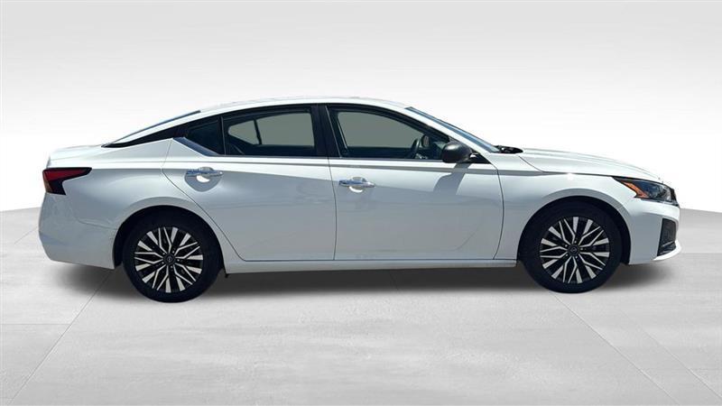 Nissan Altima  2025