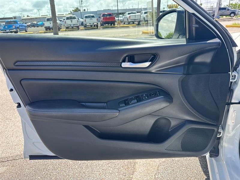 Nissan Altima  2025