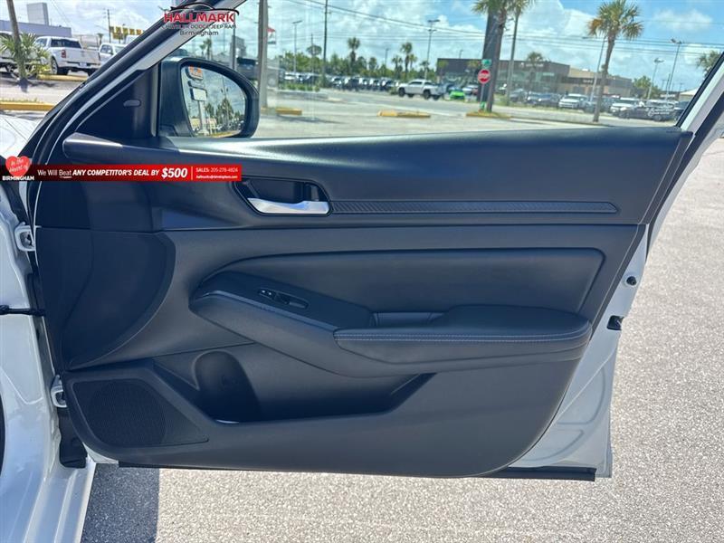 Nissan Altima  2025