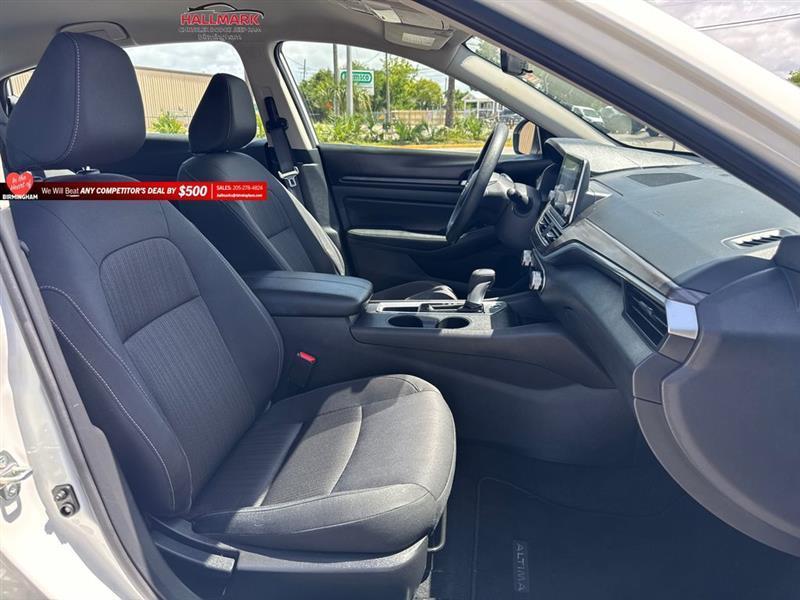 Nissan Altima  2025