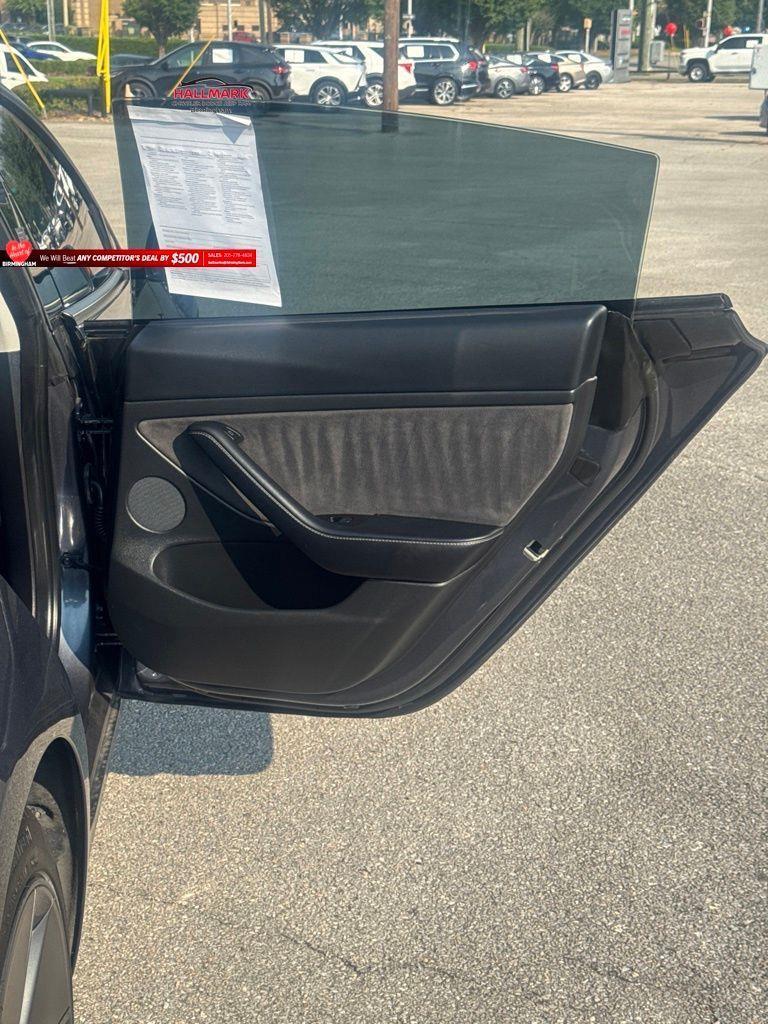 Tesla Model 3  2021