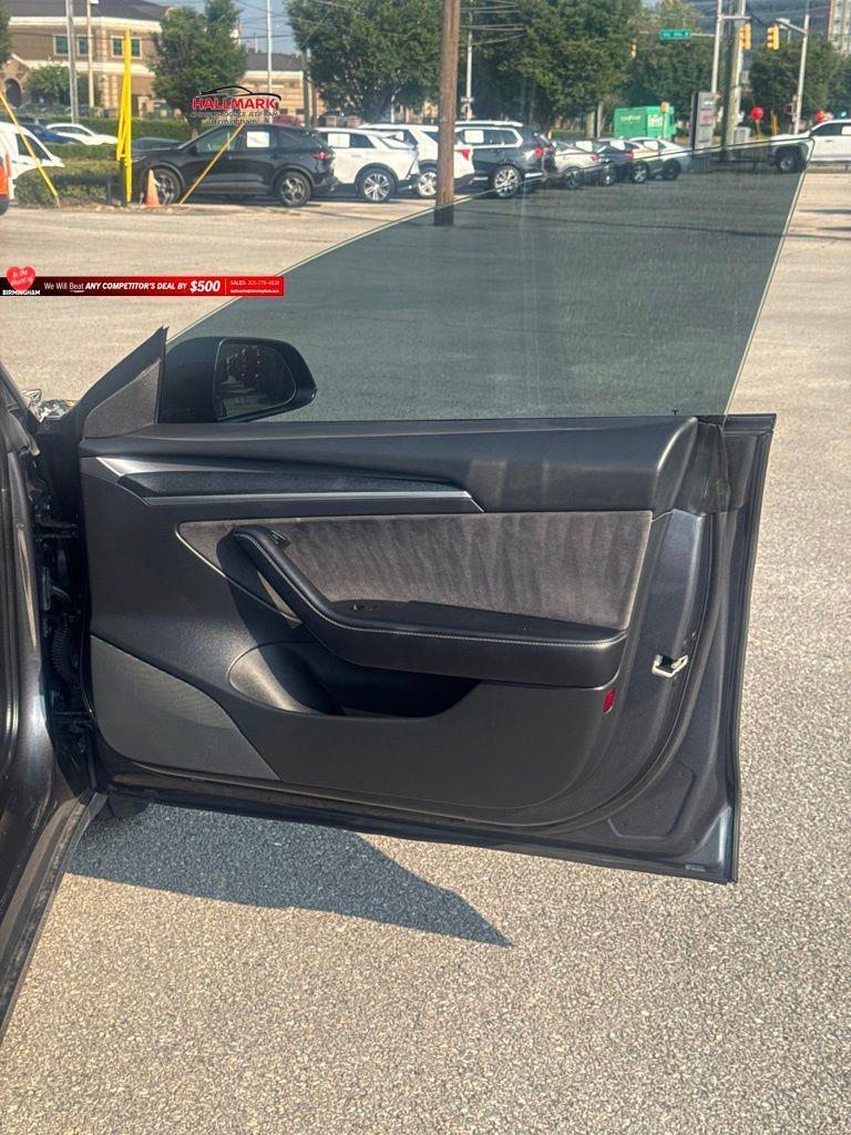 Tesla Model 3  2021