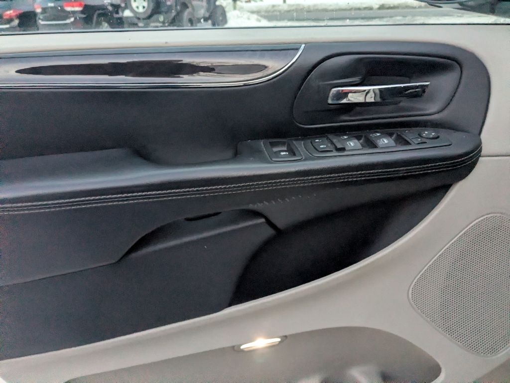 Chrysler Town & Country  2012