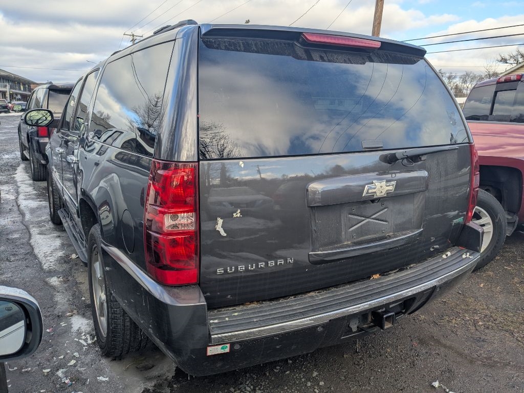 Chevrolet Suburban  2011