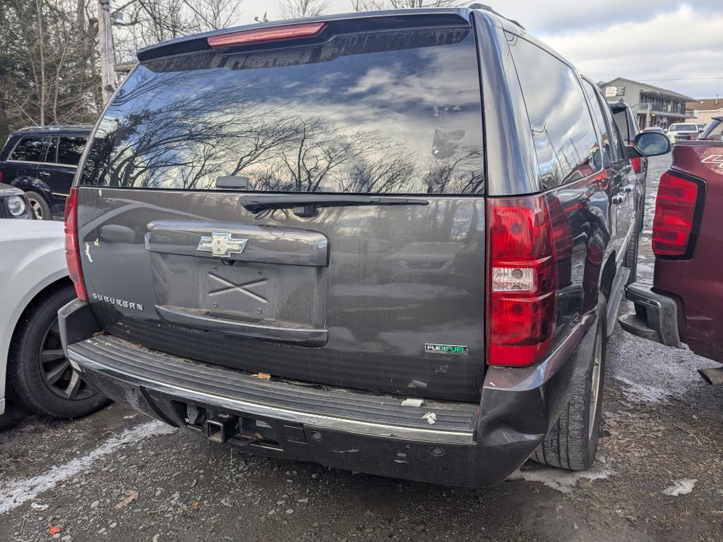 Chevrolet Suburban  2011