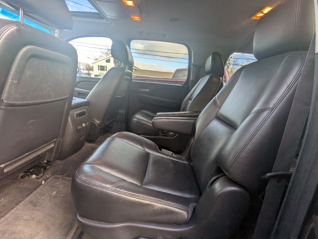 Chevrolet Suburban  2011