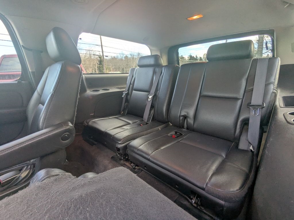 Chevrolet Suburban  2011