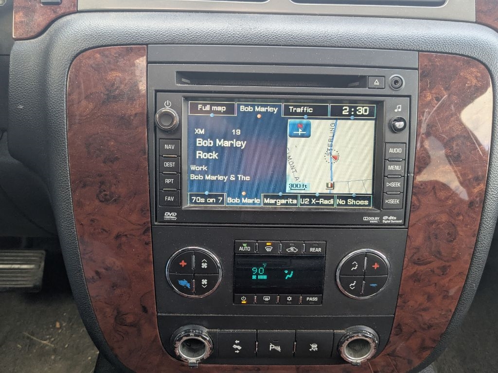 Chevrolet Suburban  2011