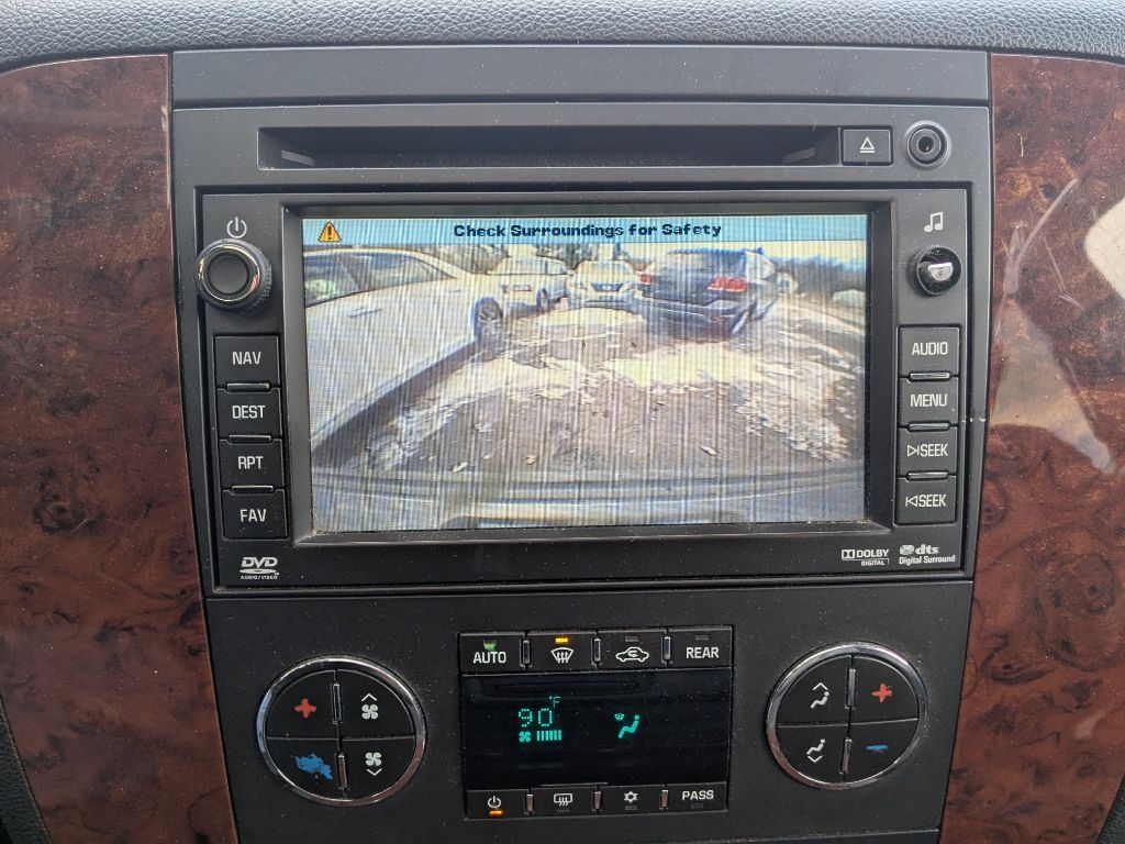 Chevrolet Suburban  2011