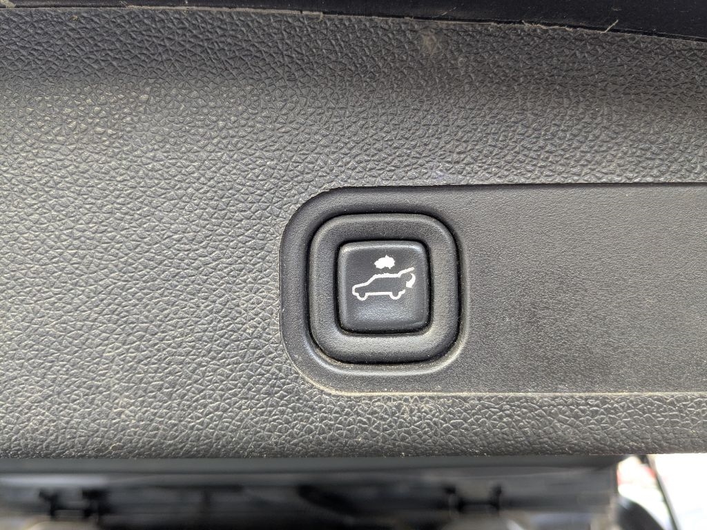 Chevrolet Suburban  2011