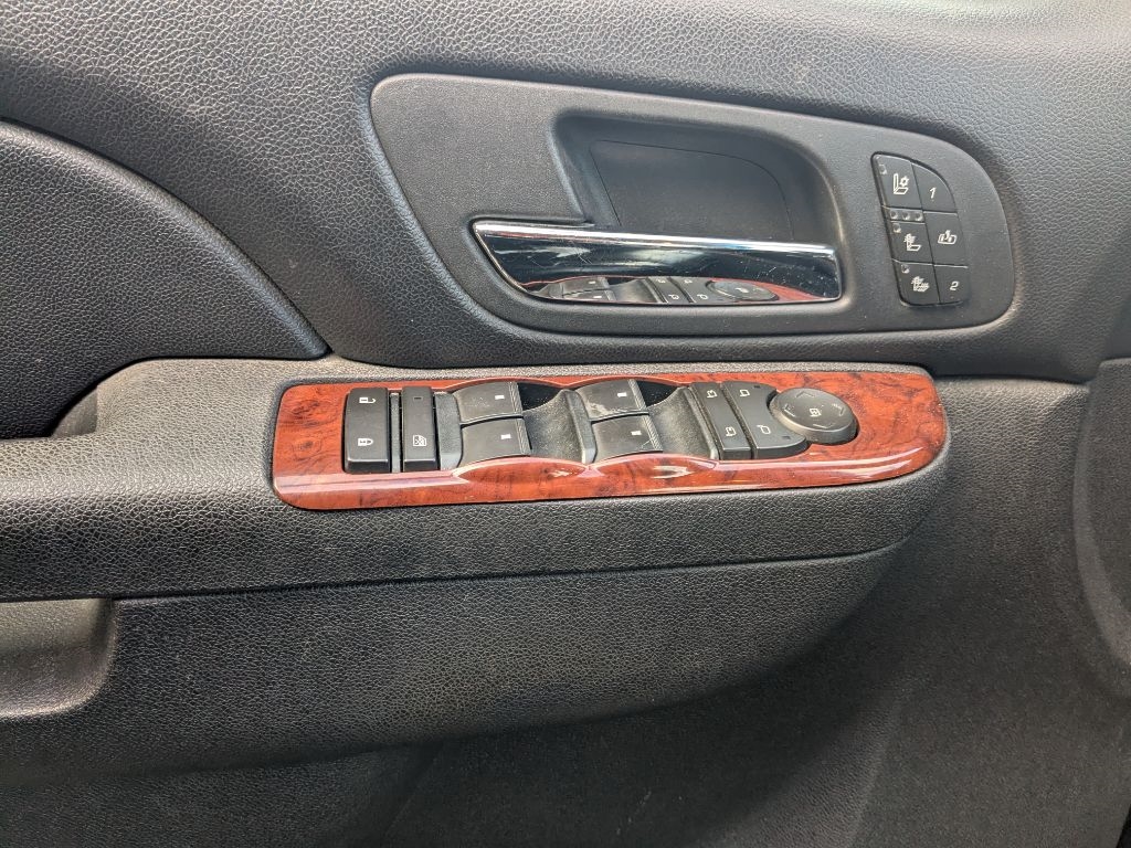 Chevrolet Suburban  2011