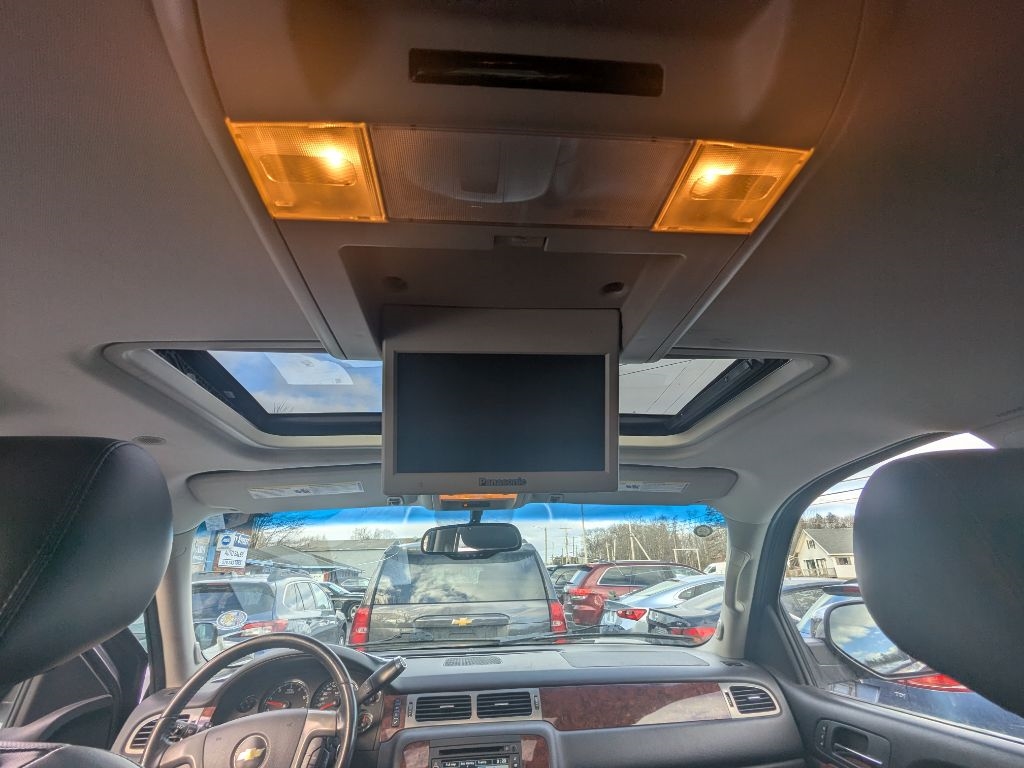 Chevrolet Suburban  2011