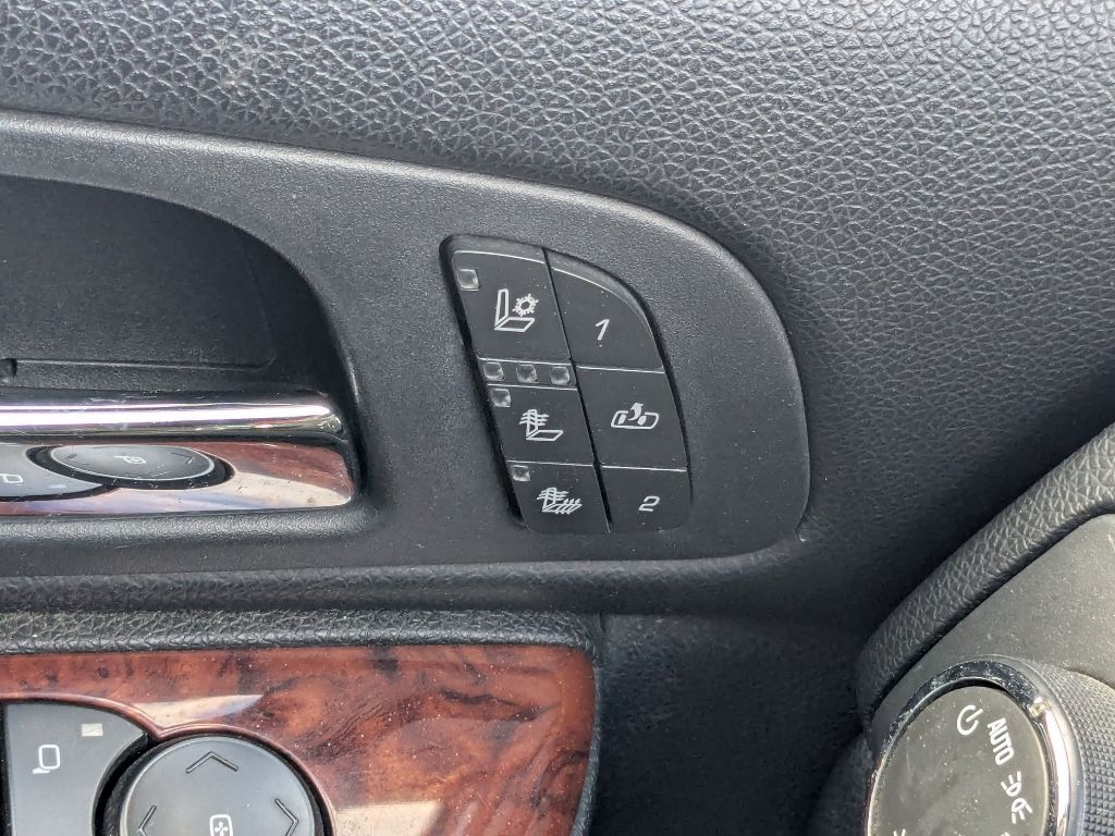 Chevrolet Suburban  2011