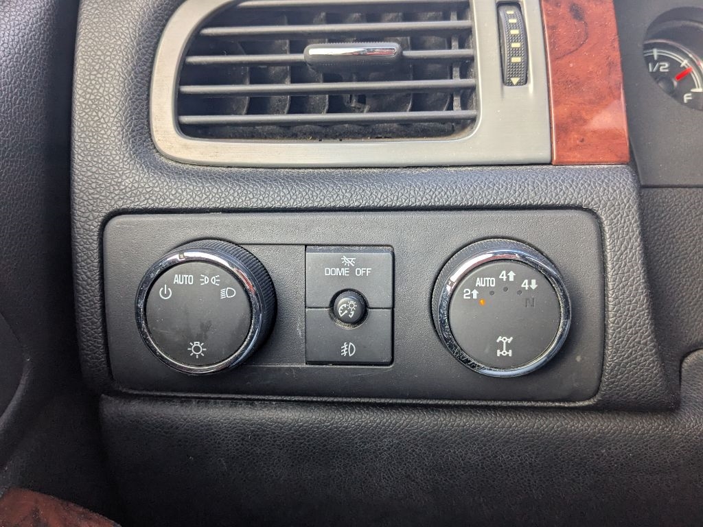 Chevrolet Suburban  2011