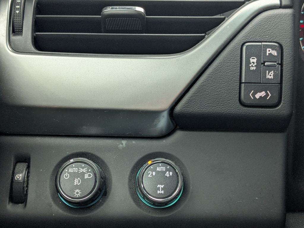 Chevrolet Suburban  2015