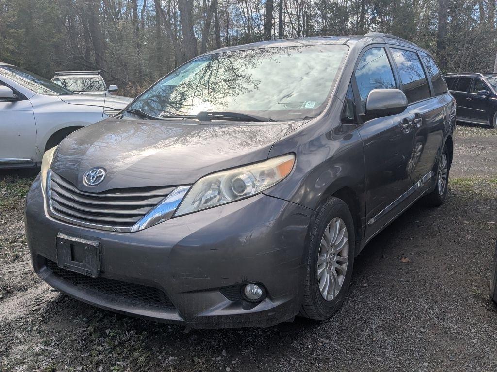 Toyota Sienna  2011