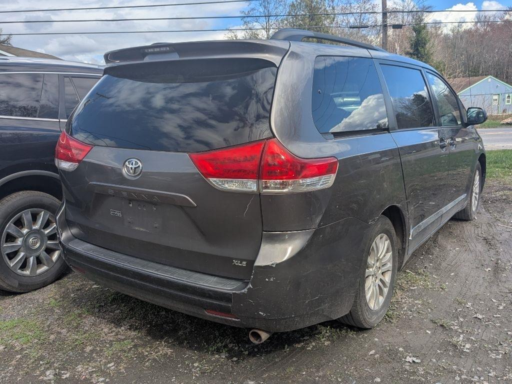 Toyota Sienna  2011