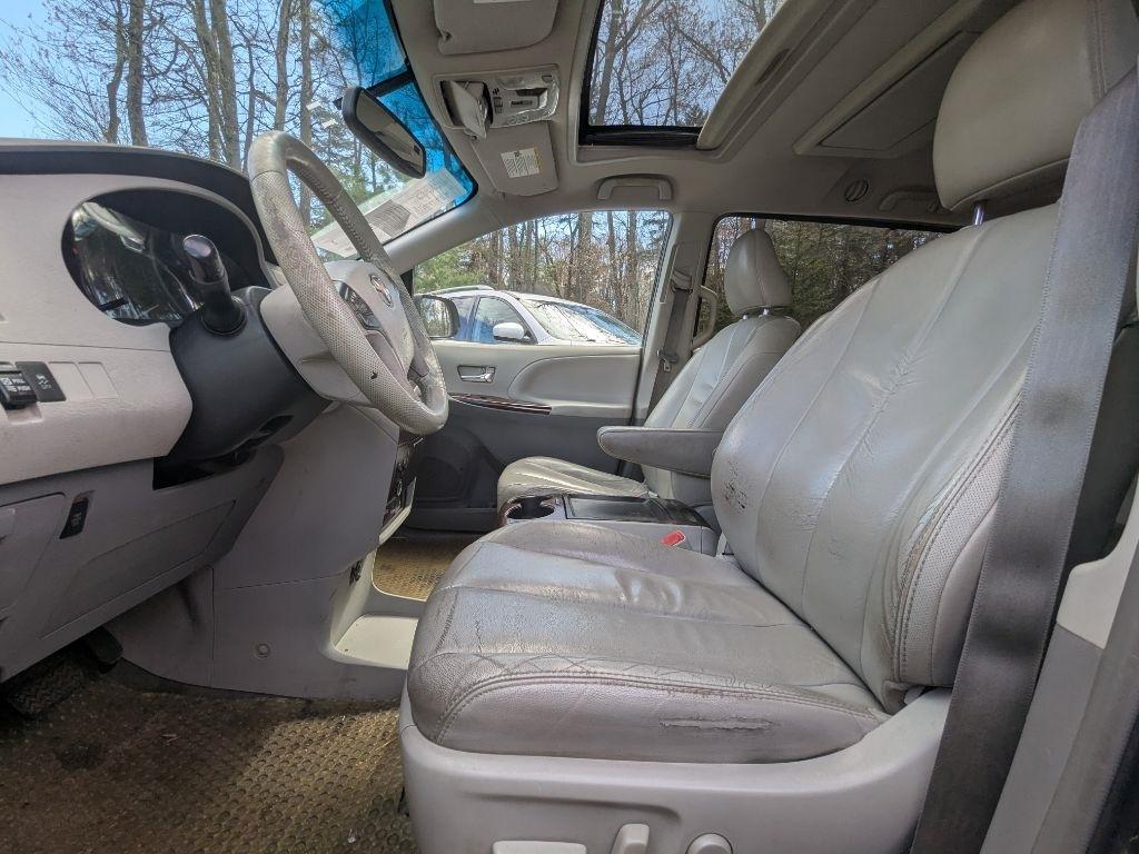 Toyota Sienna  2011
