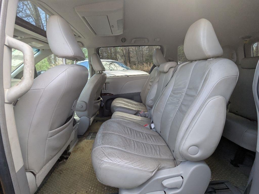 Toyota Sienna  2011