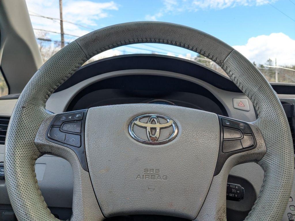 Toyota Sienna  2011